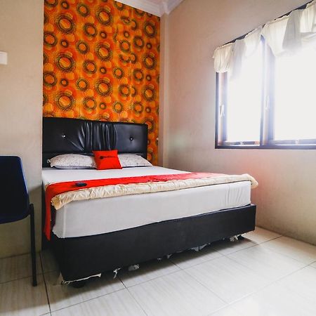 Reddoorz Near Jalan Gatot Subroto Medan Hotel Kültér fotó