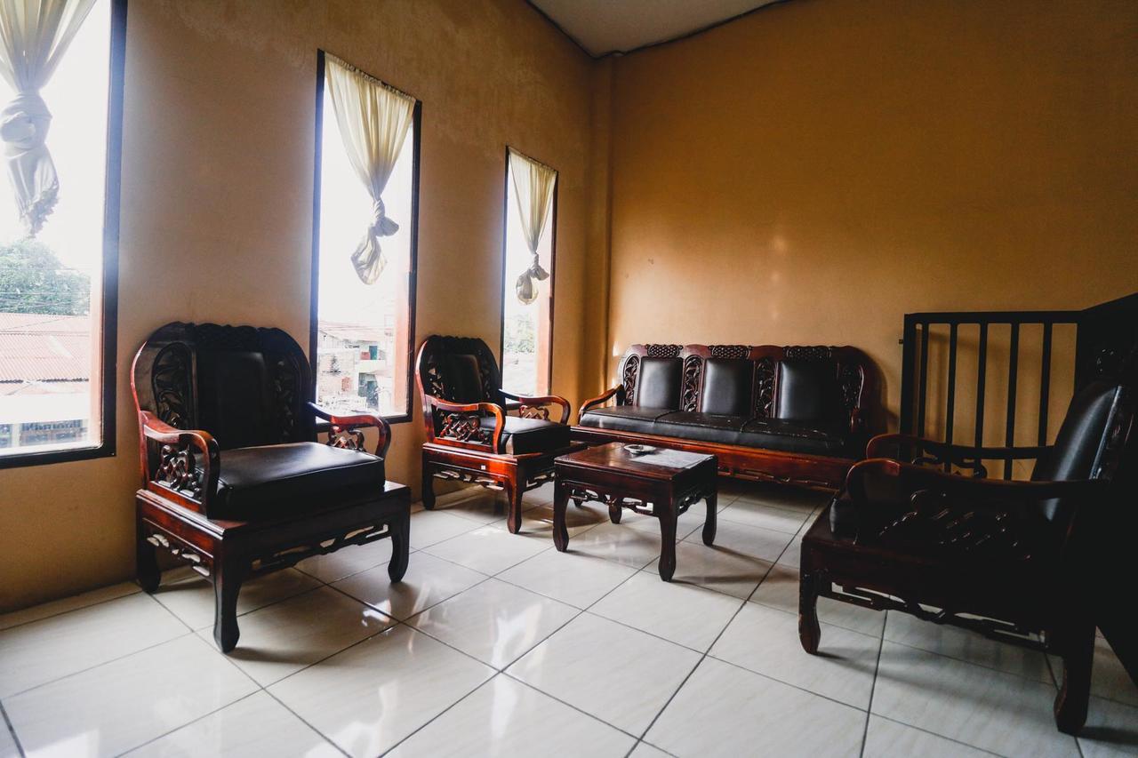 Reddoorz Near Jalan Gatot Subroto Medan Hotel Kültér fotó