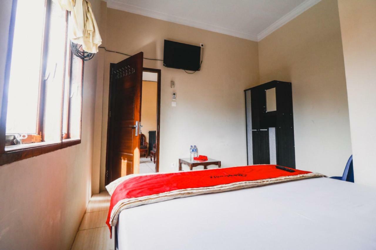 Reddoorz Near Jalan Gatot Subroto Medan Hotel Kültér fotó